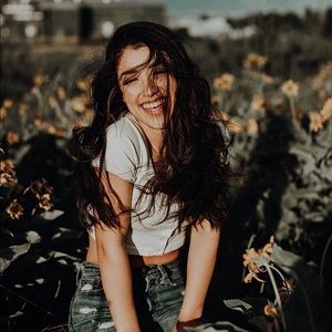 Meet your Posher, Chloe